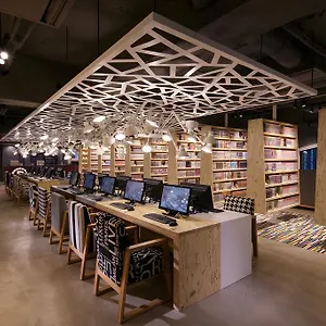 Booth Netcafe & Capsule Kapselhotel